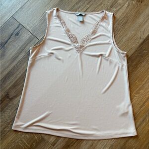 V-neck sleeveless top with lace